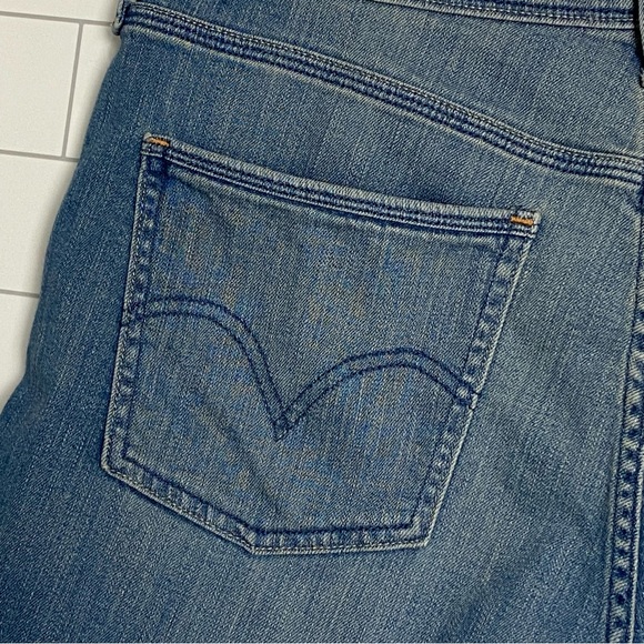 Levi's Jean Shorts Women's Size 14 W 32 Medium Wash Stretch Faded Denim Hi Rise - Picture 2 of 9